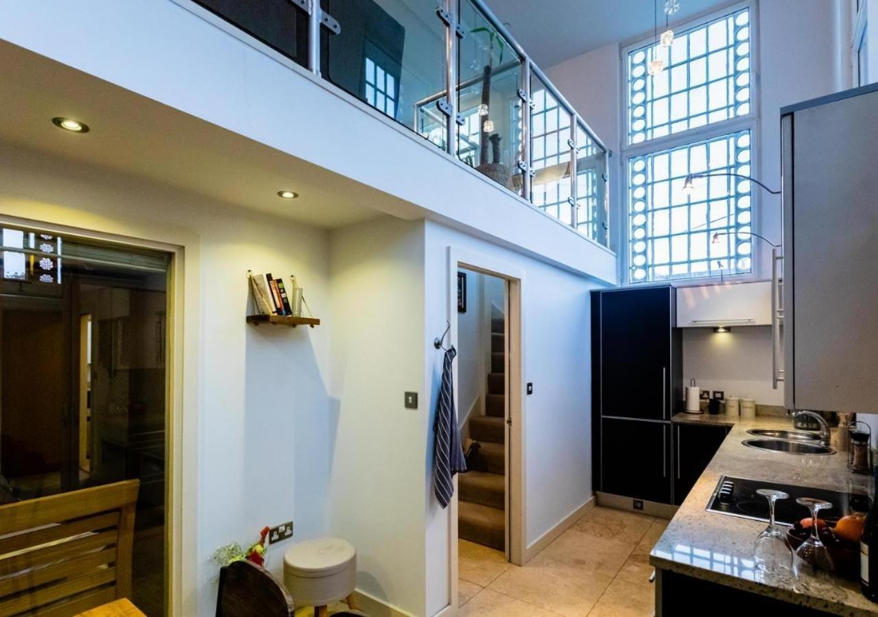 Lux Duplex Apartment 19Th Century Chapel Wakefield Centre エクステリア 写真